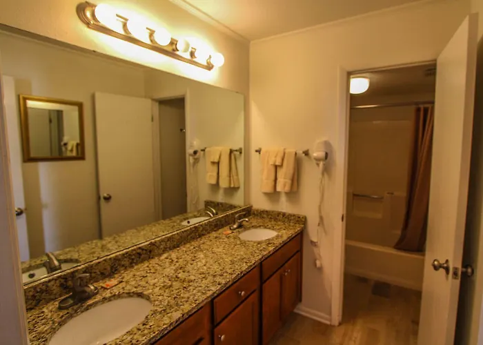 Shoreline Towers Hotel 3*